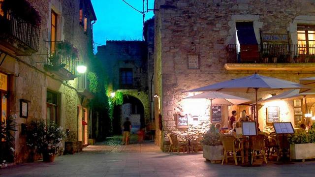 El pueblo medieval de Peratallada en la Costa Brava en la provincia de Girona