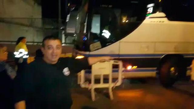 Un portavoz de Élite Taxi Barcelona, en el bloqueo a la Estación del Norte / CG