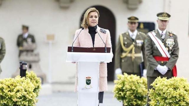 La ministra de Defensa, María Dolores de Cospedal, ha pasado revista a las tropas de Infantería en el cuartel de El Bruc de Barcelona / CG