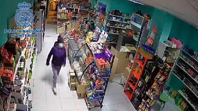 La Policía Nacional identifica a los miembros de un grupo criminal especializado en robos mediante el método del “billete roto” / EUROPA PRESS