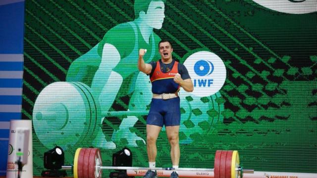 Marcos Ruiz tras batir los récords / FEDERACIÓN DE HALTEROFÍLIA