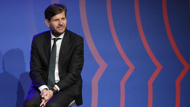 Mateu Alemany, director de fútbol del Barça, en una rueda de prensa en el Auditori 1899 / EFE