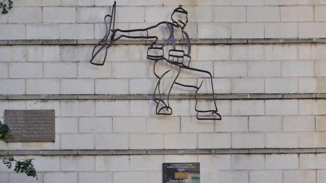 Monumento en memoria de Federico Borrell García, el miliciano inmortalizado por Robert Kapa cuando caía el 5 de septiembre de 1936