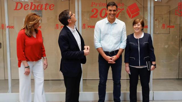 Susana Díaz, Patxi López, Pedro Sánchez y la periodista Carmen del Riego / EFE
