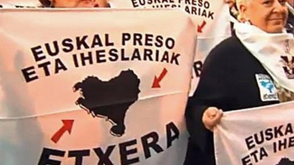 Asistentes a la manifestación de este sábado en Bilbao reclaman el acercamiento al País Vasco de los presos de la banda terrorista ETA