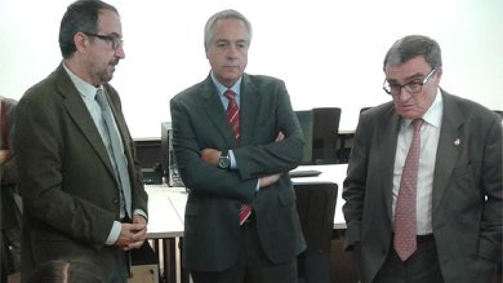 Navarro, en Lérida, con el alcalde de la localidad, Àngel Ros