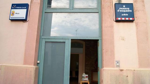 Comisaría de Moià en la que un hombre se atrincheró con un cuchillo el lunes / CG