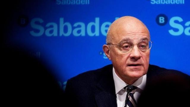 El presidente del Banco Sabadell, Josep Oliu, se ha reunido este jueves con el presidente y el vicepresidente de la Generalitat / EFE