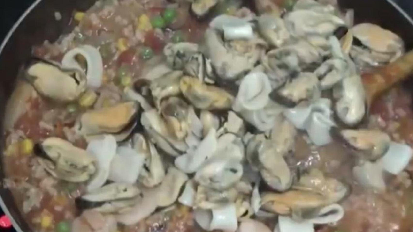 Versión libre de una paella valenciana por una tuitera británica / TWITTER