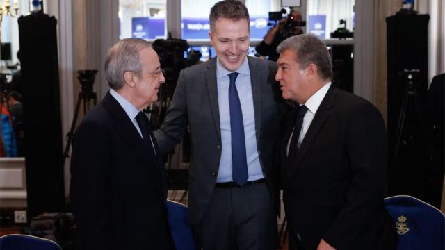 Bernd Reichart, en un acto de la Superliga con Florentino Pérez y Joan Laporta / EFE