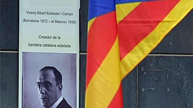 Inauguración de la plaza en honor de Vicenç Albert Ballester Camps, creador de la 'estelada'