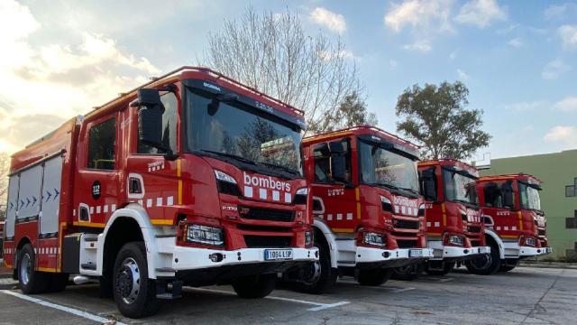 Vehículos de los Bomberos de la Generalitat, como los desplazados a un hospital de Amposta, en Tarragona / BOMBERS