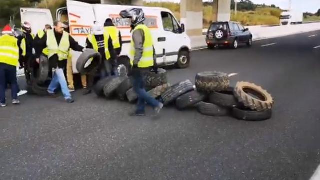 Los chalecos amarillos cortan la AP-7 / TWITTER