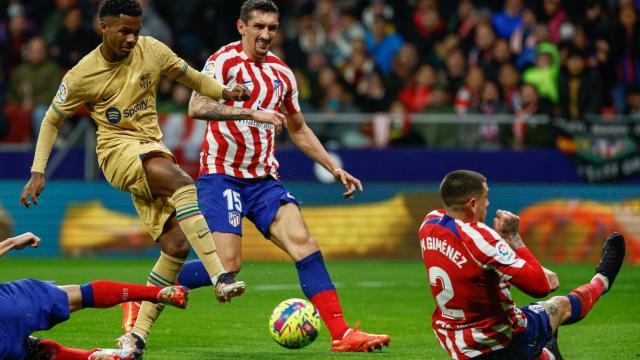 Ansu Fati, intentando marcar un gol al Atlético de Madrid / EFE