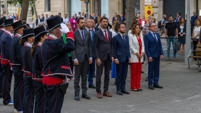 Ofrenda floral del Govern al monumento de Rafael de Casanova por la Diada encabezad por el presidente de la Generalitat, Pere Aragonès / EUROPA PRESS