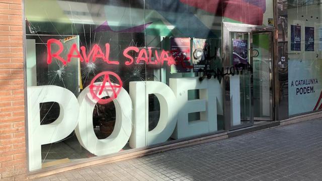 La sede de Podem Catalunya, vandalizada / CG