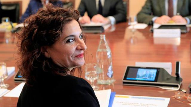 María José Montero, ministra de Hacienda, durante una reunión de trabajo / EFE