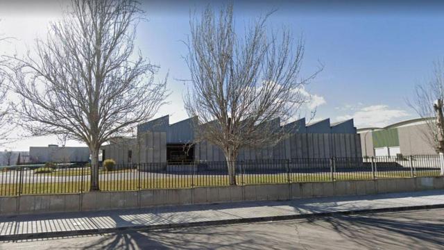 Una nave de la calle Miño de Terrassa, donde el trabajador ha fallecido tras precipitarse al vacío / GOOGLE MAPS