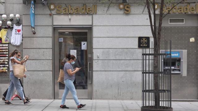 Una oficina de la red de Banco Sabadell / EP