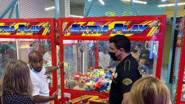 Un menor se queda atrapado en una máquina recreativa / TELEGRAM