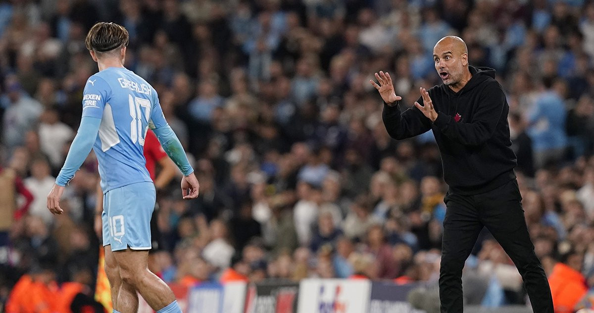 Las indicaciones de Guardiola a Jack Grealish / EFE