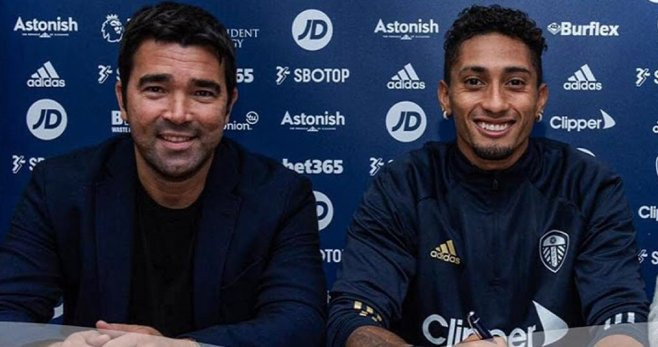 Deco y Raphinha, durante la firma del brasileño con el Leeds United / Redes