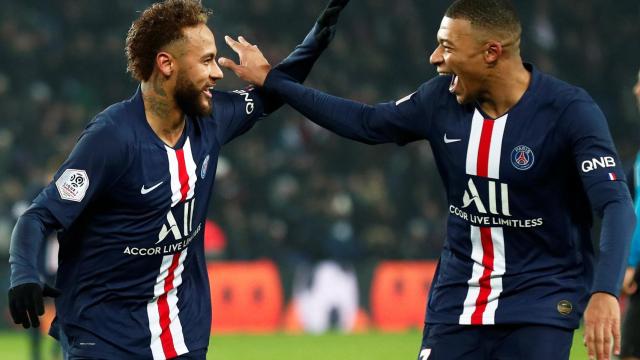 Neymar y Mbappé celebran el gol del francés contra el Nantes / EFE