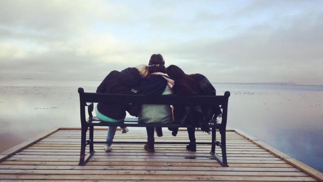 La amistas tiene mayores beneficios sobre la salud que las relaciones familiares