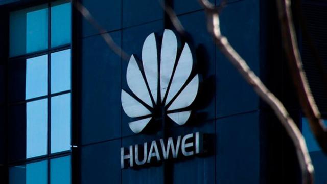 Logo de Huawei en uno de los edificios de la compañía / EP