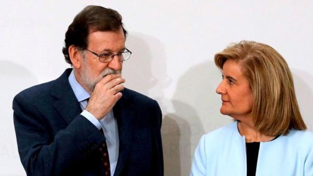 Fátima Báñez, la ministra de Empleo y Seguridad Social que ha repartido 2,2 millones entra las patronales catalanas, junto al presidente del Gobierno, Mariano Rajoy / EFE