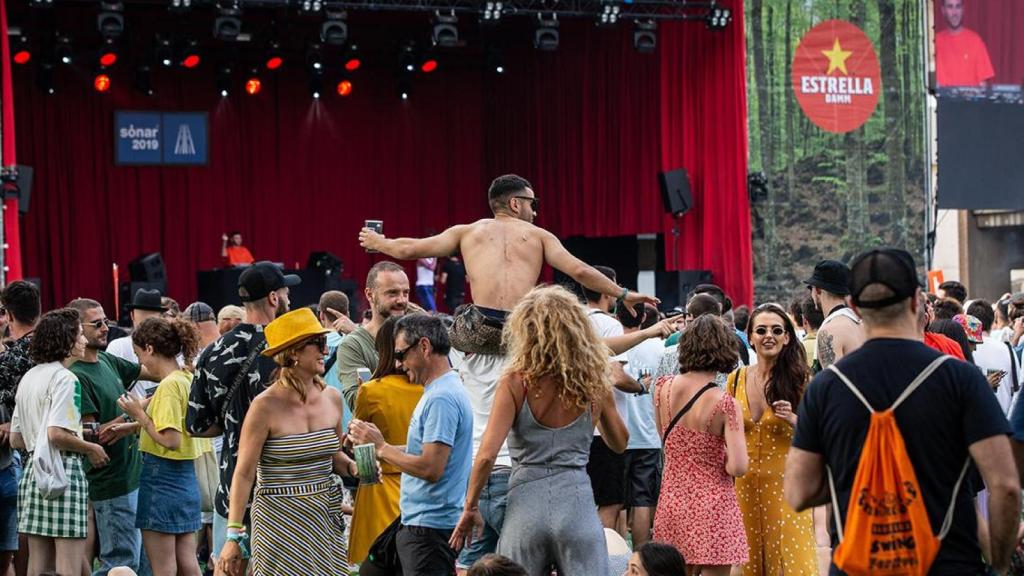 Asistentes a un concierto del festival de música Sónar de Barcelona / EUROPA PRESS