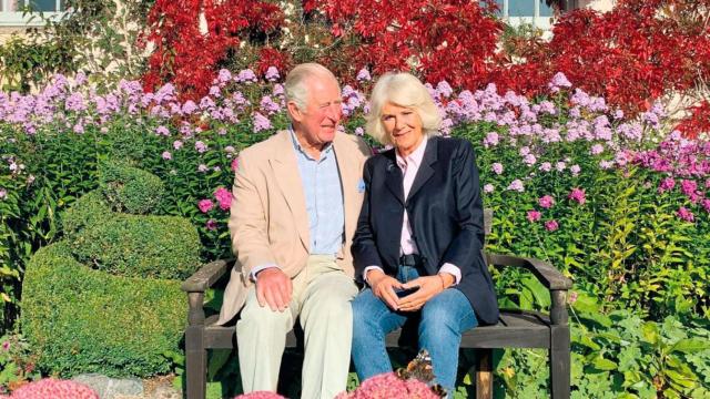 El posado de Carlos de Inglaterra y Camila Parker /CLARENCE HOUSE