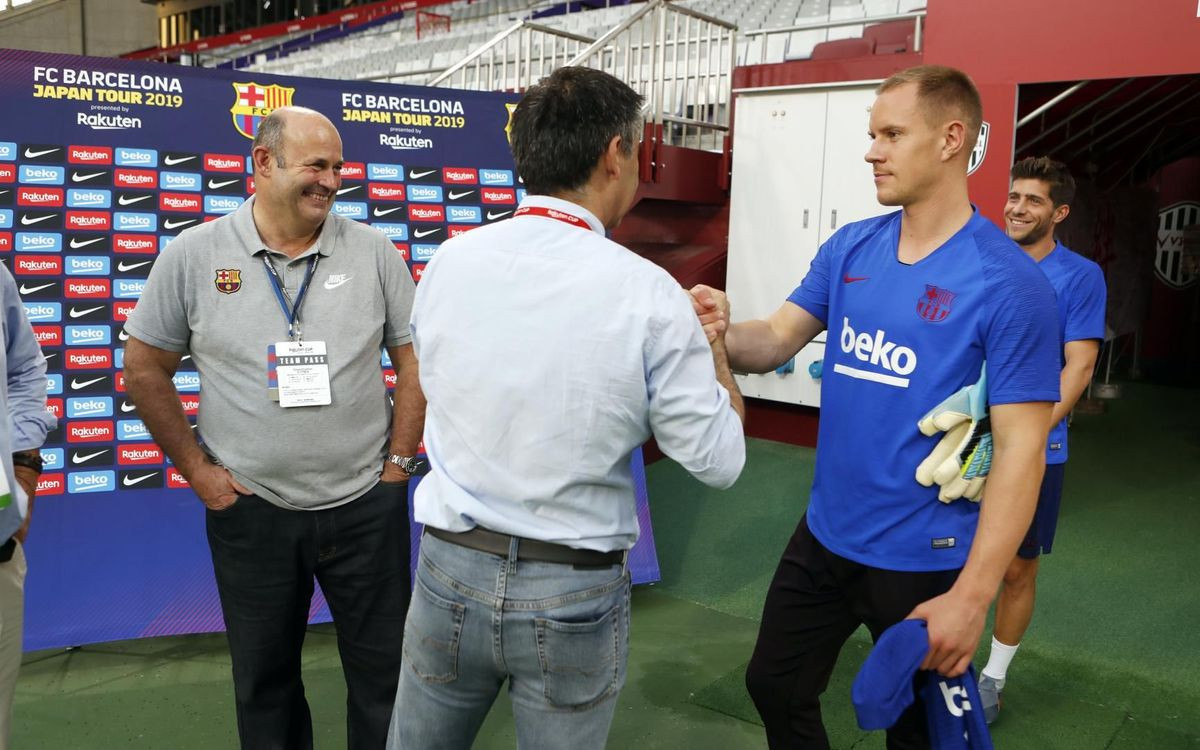 Bartomeu y Grau saludando a Ter Stegen / FC Barcelona