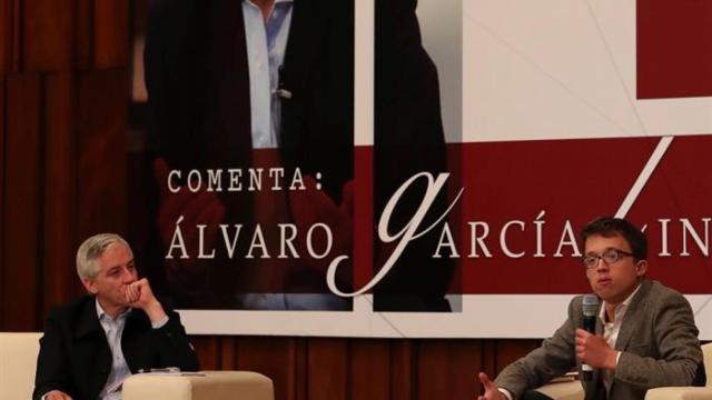 Íñigo Errejón durante su conferencia ayer en La Paz junto al vicepresidente de Bolivia Álvaro García Linera / EFE