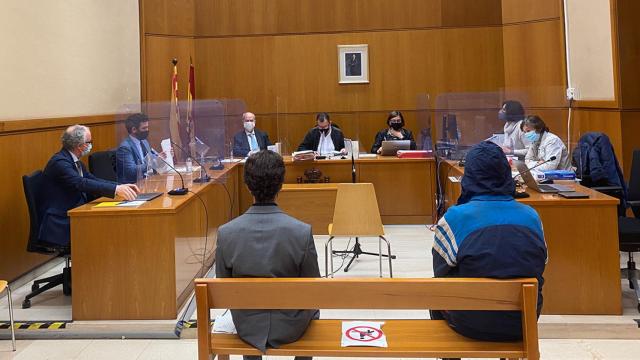 Los dos jóvenes acusados de lanzar piedras contra el cordón policial en las protestas contra la sentencia del 'procés' / CRÓNICA GLOBAL