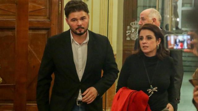 Gabriel Rufián, portavoz de ERC en el Congreso, junto a Adriana Lastra, portavoz del PSOE en la Cámara Baja / EP