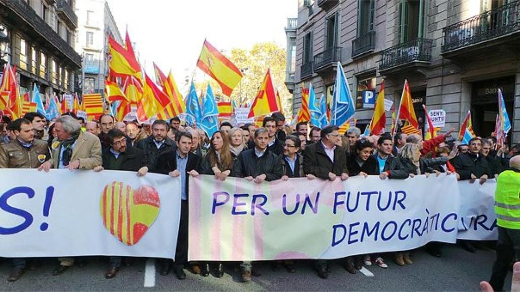 Cabecera de la manifestación, tras salir de la Plaza de Urquinaona