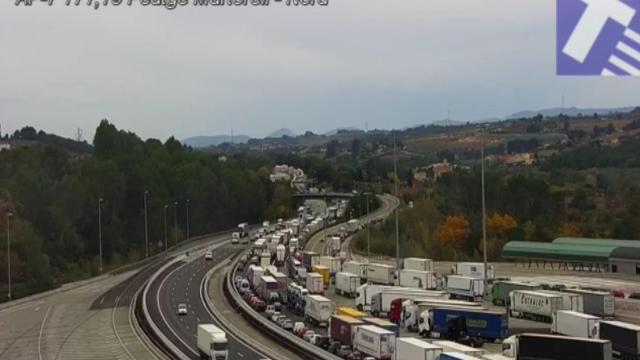 Colas kilométricas en los accesos a Barcelona / SCT