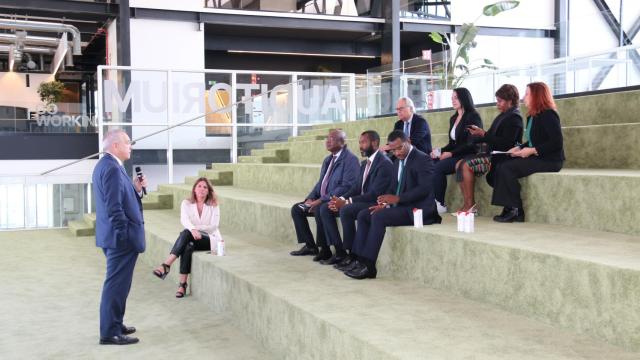 El delegado especial del Estado en el CZFB, Pere Navarro y la directora general de la entidad, Blanca Sorigué han recibido este martes la visita de una delegación empresarial de Angola / CZFB