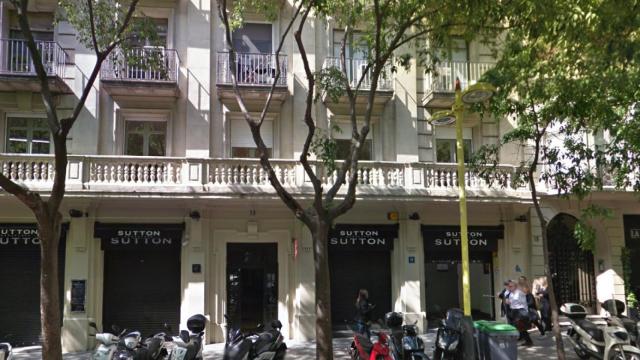 El edificio donde funciona la discoteca Sutton en Barcelona / GOOGLE MAPS