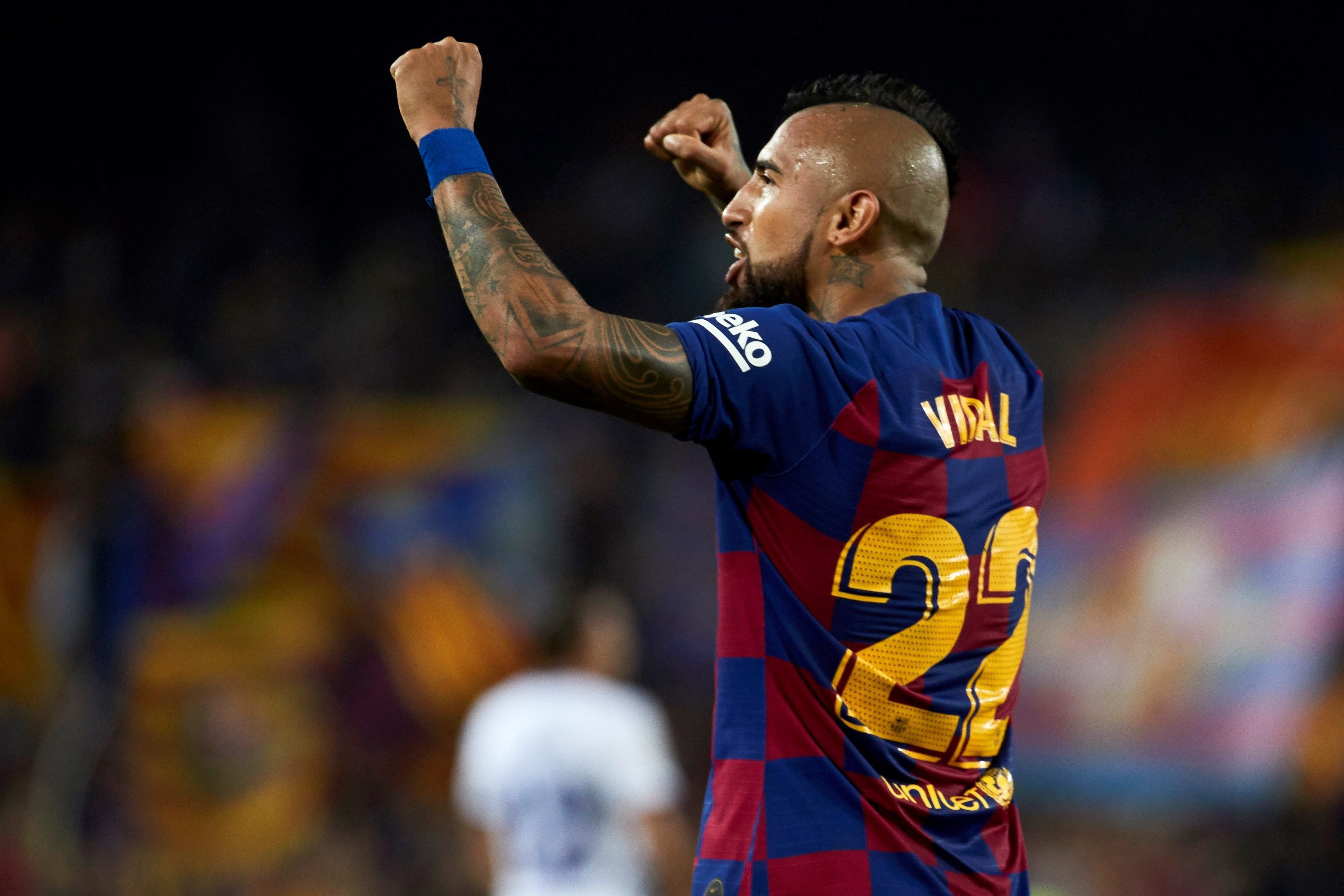 Arturo Vidal celebra un gol con el Barça / EFE