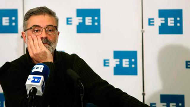 El candidato de la CUP a la presidencia de la Generalitat, Carles Riera, durante la rueda de prensa que ha ofrecido en la sede de la Agencia Efe en Barcelona / EFE