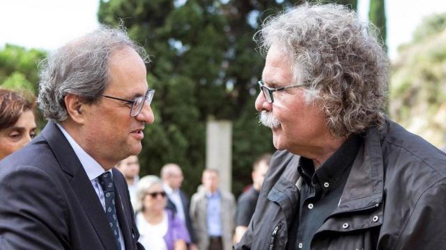 Quim Torra y Joan Tardà se saludan en una imagen de archivo / EFE