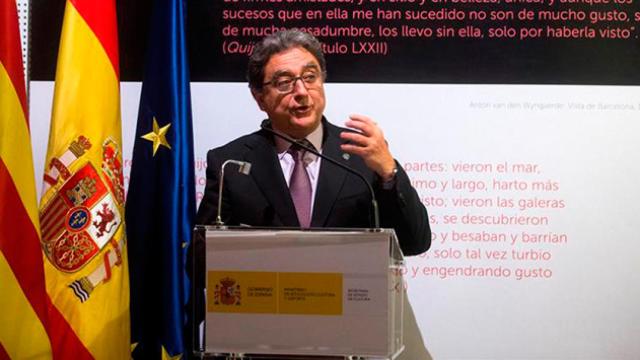 El delegado del Gobierno en Cataluña, Enric Millo, durante la inauguración de la exposición Este que veis aquí? Cervantes en Barcelona, que conmemora la figura de Cervantes mostrando documentos autografiados del escritor del Quijote