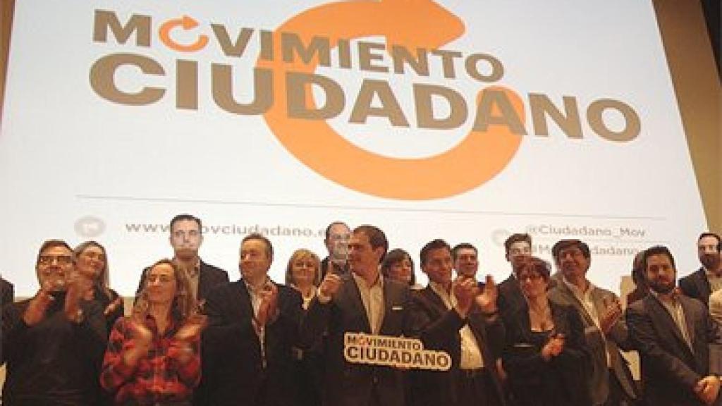 Los impulsores de Movimiento Ciudadano, en el acto celebrado en Valencia