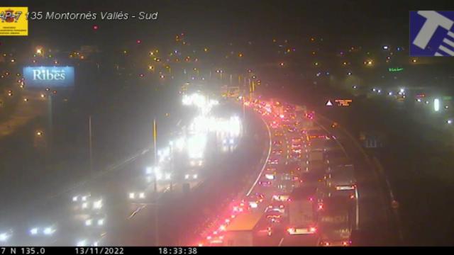 La AP-7 registra 11 kilómetros de retenciones en sentido sud y siete en sentido norte / TRÀNSIT