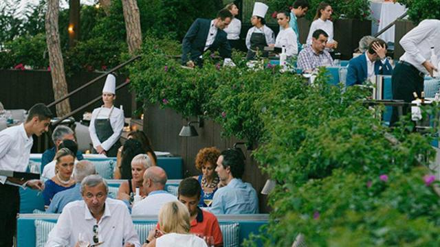 Vista del exterior del Alàbriga Hotel & Home Suites, que incumple la normativa municipal / CG