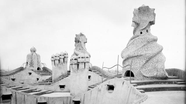 La Pedrera hacia 1906-1916 / ARXIU FOTOGRÀFIC CENTRE EXCURSIONISTA DE CATALUNYA - SERVICIO PRENSA MUSEO D'ORSAY