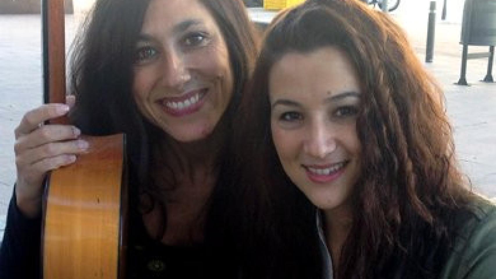 Marta Robles (izquierda) y Alba Carmona