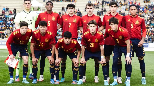 Los titulares de la España sub19, con la presencia de Ilias y Pablo Torre / SeFutbol